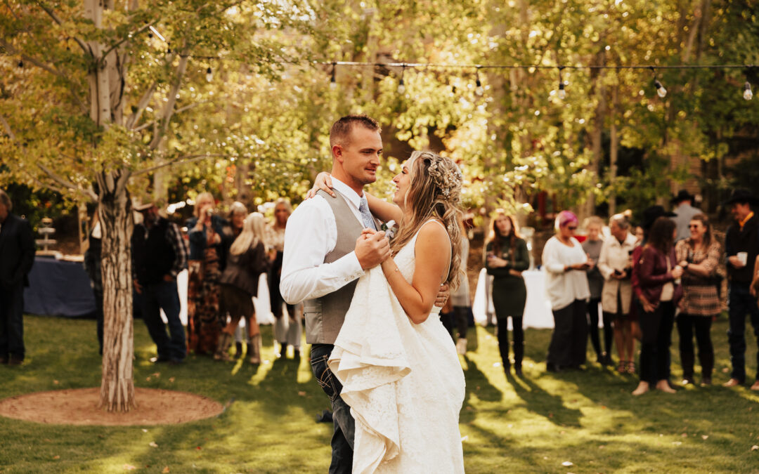 Mr + Mrs Runnings | Outdoor Backyard Wedding