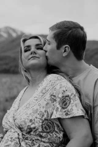 A pregnant mother and father in the Northern Texas mountains taking their maternity photos. Photography by Dallas Photographer Hannah Lylene Photography