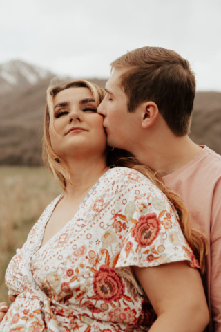 A pregnant mother and father in the Northern Texas mountains taking their maternity photos. Photography by Dallas Photographer Hannah Lylene Photography