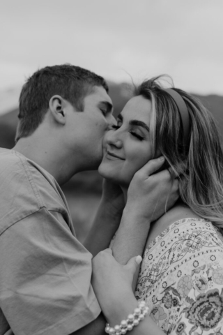 A pregnant mother and father in the Northern Texas mountains taking their maternity photos. Photography by Dallas Photographer Hannah Lylene Photography