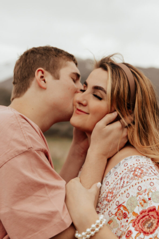 A pregnant mother and father in the Northern Texas mountains taking their maternity photos. Photography by Dallas Photographer Hannah Lylene Photography