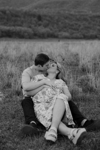 A pregnant mother and father in the Northern Texas mountains taking their maternity photos. Photography by Dallas Photographer Hannah Lylene Photography