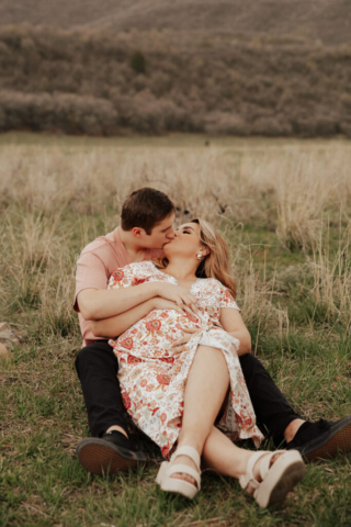 A pregnant mother and father in the Northern Texas mountains taking their maternity photos. Photography by Dallas Photographer Hannah Lylene Photography