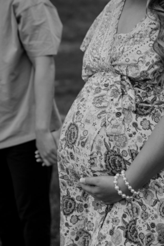 A pregnant mother and father in the Northern Texas mountains taking their maternity photos. Photography by Dallas Photographer Hannah Lylene Photography