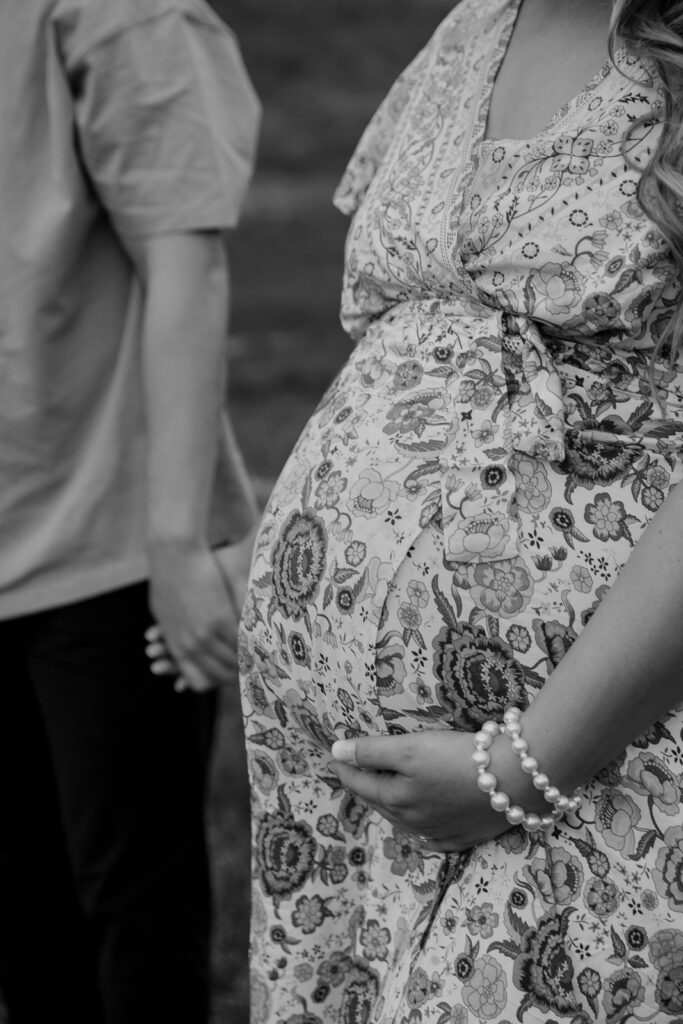 A pregnant mother and father in the Northern Texas mountains taking their maternity photos. Photography by Dallas Photographer Hannah Lylene Photography