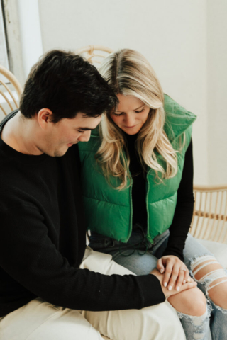 0N4A5278 A couple in neutral attire at the Lumen Room Studio in Fort Worth, Texas get engaged surrounded by baby’s breath. Photography by Hannah Lylene Photography.