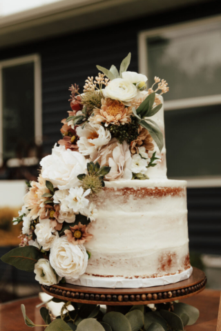 Rustic-Warm-Toned-Wedding Cake-Florals Naked Wedding Cake with Neutral and Warm Florals