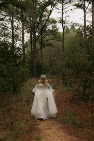 A young blended family has their intimate wedding in the LBJ Grasslands in Fort Worth, Texas by a Texas DFW documentary wedding photographer ( Hannah Lylene Photography)