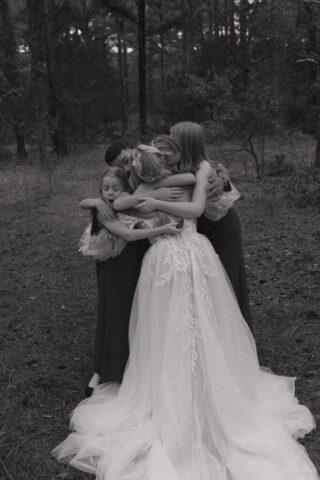 A young blended family has their intimate wedding in the LBJ Grasslands in Fort Worth, Texas by a Texas DFW documentary wedding photographer ( Hannah Lylene Photography)
