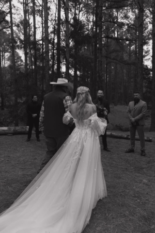 A young blended family has their intimate wedding in the LBJ Grasslands in Fort Worth, Texas by a Texas DFW documentary wedding photographer ( Hannah Lylene Photography)