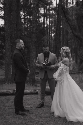 A young blended family has their intimate wedding in the LBJ Grasslands in Fort Worth, Texas by a Texas DFW documentary wedding photographer ( Hannah Lylene Photography)