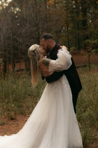 A young blended family has their intimate wedding in the LBJ Grasslands in Fort Worth, Texas by a Texas DFW documentary wedding photographer ( Hannah Lylene Photography)