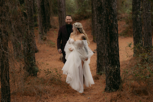 A young blended family has their intimate wedding in the LBJ Grasslands in Fort Worth, Texas by a Texas DFW documentary wedding photographer ( Hannah Lylene Photography)