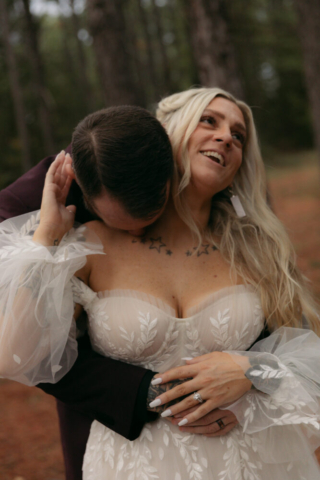 A young blended family has their intimate wedding in the LBJ Grasslands in Fort Worth, Texas by a Texas DFW documentary wedding photographer ( Hannah Lylene Photography)