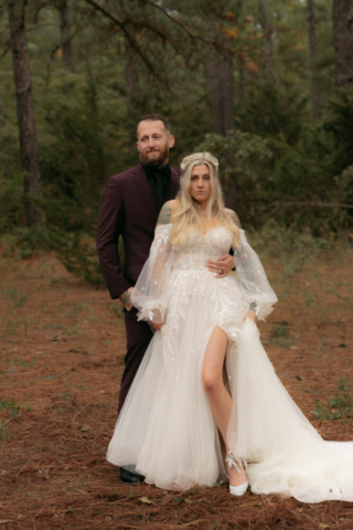 A young blended family has their intimate wedding in the LBJ Grasslands in Fort Worth, Texas by a Texas DFW documentary wedding photographer ( Hannah Lylene Photography)