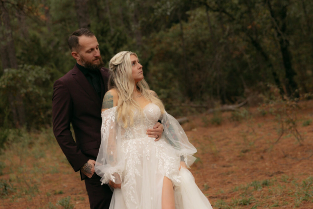 A young blended family has their intimate wedding in the LBJ Grasslands in Fort Worth, Texas by a Texas DFW documentary wedding photographer ( Hannah Lylene Photography)