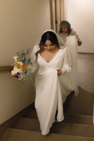 A young couple gets married at the Marty Leonard Chapel in Fort Worth, Texas by a documentary wedding photographer ( Hannah Lylene Photography)