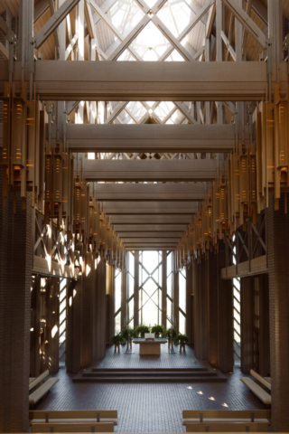 A young couple gets married at the Marty Leonard Chapel in Fort Worth, Texas by a documentary wedding photographer ( Hannah Lylene Photography)