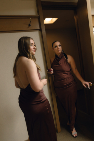 A young couple gets married at the Marty Leonard Chapel in Fort Worth, Texas by a documentary wedding photographer ( Hannah Lylene Photography)