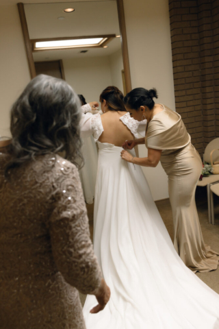 A young couple gets married at the Marty Leonard Chapel in Fort Worth, Texas by a documentary wedding photographer ( Hannah Lylene Photography)