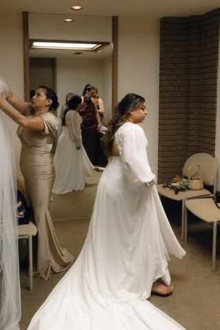 A young couple gets married at the Marty Leonard Chapel in Fort Worth, Texas by a documentary wedding photographer ( Hannah Lylene Photography)