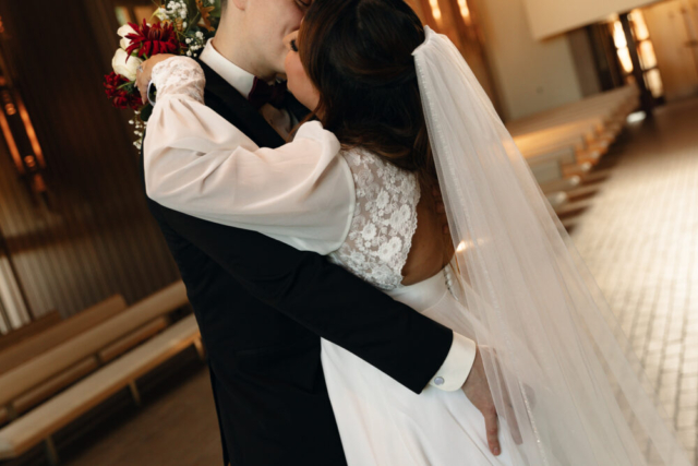 A young couple has their intimate wedding at the Marty Leonard Chapel in Fort Worth, Texas by a Texas DFW documentary wedding photographer ( Hannah Lylene Photography)