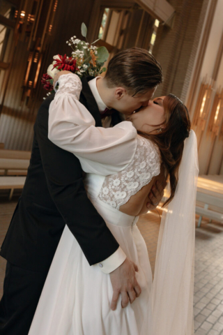 A young couple has their intimate wedding at the Marty Leonard Chapel in Fort Worth, Texas by a Texas DFW documentary wedding photographer ( Hannah Lylene Photography)