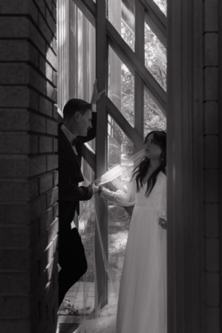 A young couple has their intimate wedding at the Marty Leonard Chapel in Fort Worth, Texas by a Texas DFW documentary wedding photographer ( Hannah Lylene Photography)