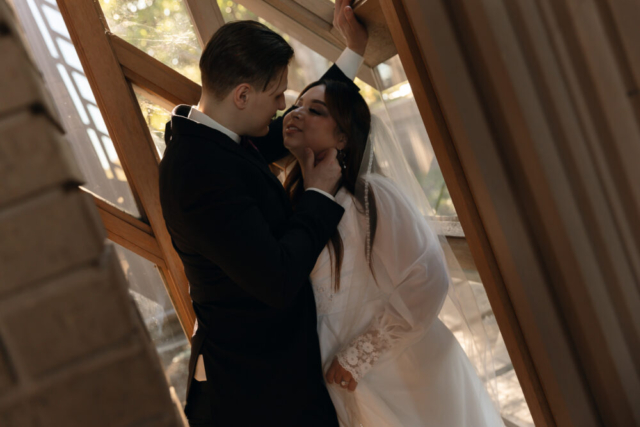 A young couple has their intimate wedding at the Marty Leonard Chapel in Fort Worth, Texas by a Texas DFW documentary wedding photographer ( Hannah Lylene Photography)