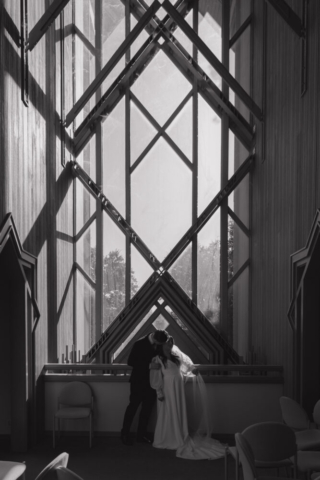 A young couple has their intimate wedding at the Marty Leonard Chapel in Fort Worth, Texas by a Texas DFW documentary wedding photographer ( Hannah Lylene Photography)