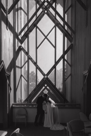 A young couple has their intimate wedding at the Marty Leonard Chapel in Fort Worth, Texas by a Texas DFW documentary wedding photographer ( Hannah Lylene Photography)