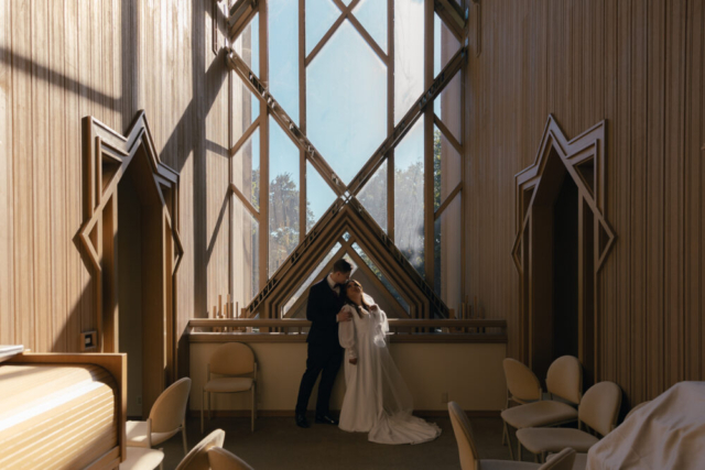 A young couple has their intimate wedding at the Marty Leonard Chapel in Fort Worth, Texas by a Texas DFW documentary wedding photographer ( Hannah Lylene Photography)