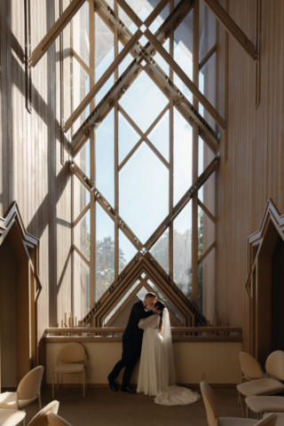 A young couple has their intimate wedding at the Marty Leonard Chapel in Fort Worth, Texas by a Texas DFW documentary wedding photographer ( Hannah Lylene Photography)