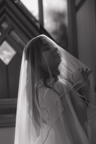 A young couple has their intimate wedding at the Marty Leonard Chapel in Fort Worth, Texas by a Texas DFW documentary wedding photographer ( Hannah Lylene Photography)