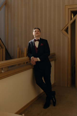 A young couple has their intimate wedding at the Marty Leonard Chapel in Fort Worth, Texas by a Texas DFW documentary wedding photographer ( Hannah Lylene Photography)