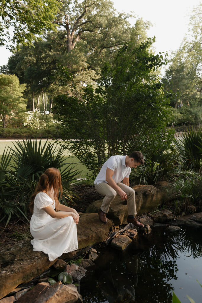 Romantic engagement photos at the Grapevine Botanical Garden, capturing a couple&rsquo;s love amidst lush greenery and vibrant blooms. Perfect for couples seeking a serene, nature-inspired setting for their engagement session in DFW.